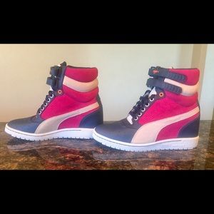 PUMA Women's Sky Wedge Sneaker.
Leather & Suede,